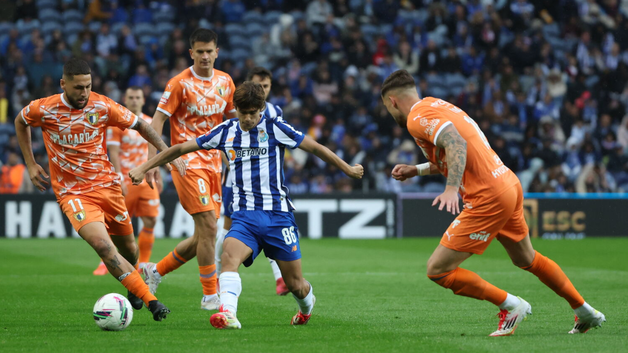 法国乒乓球队险胜日本乒乓球队，波尔统治全场的简单介绍